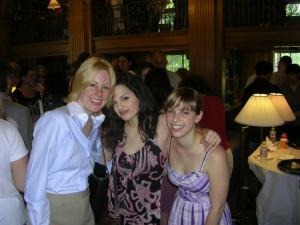 thumbs/laura-and-classmates-june08.jpg.jpg
